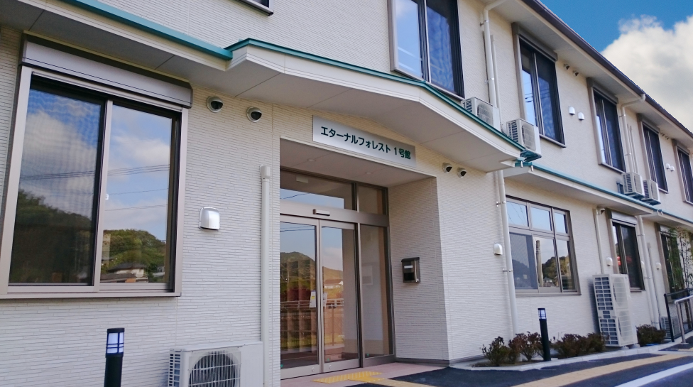 長崎サービス付き高齢者向け住宅スエターナル1号館玄関
